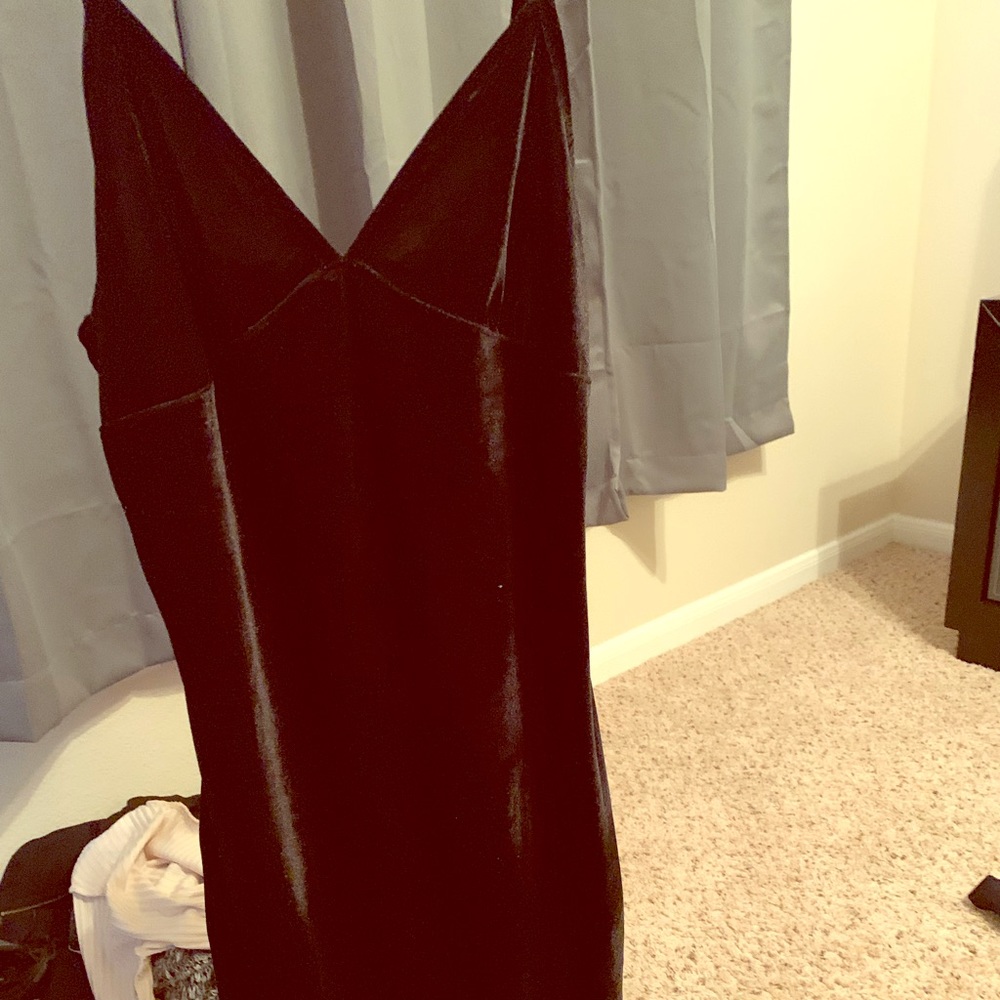 Velvet never worn bodycon black dress size M 😍